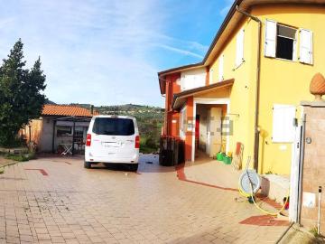 Case e ville in vendita di 290 m²