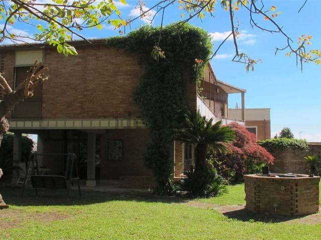 Case e ville in vendita di 290 m²