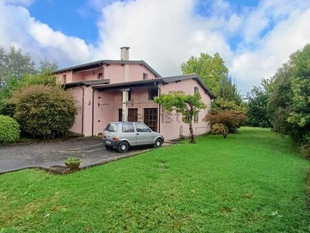 Case e ville in vendita di 290 m²