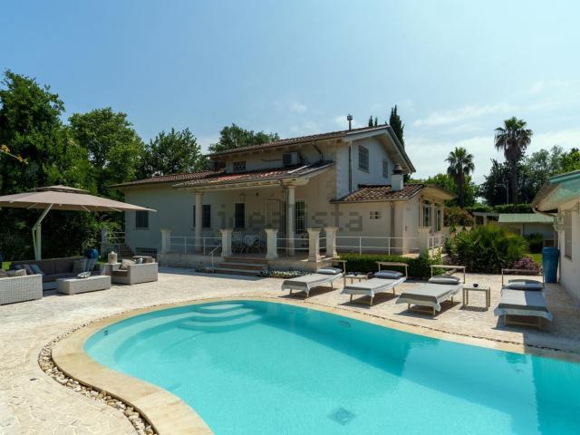 Case e ville in vendita di 290 m²