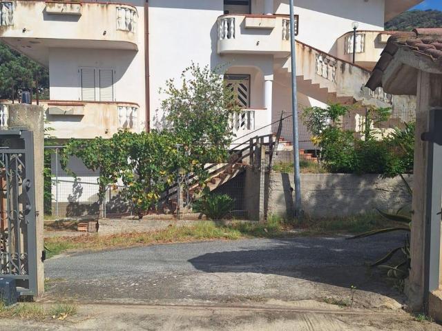 Villetta bifamiliare in vendita di 290 m² in Via Santa Maria, 10