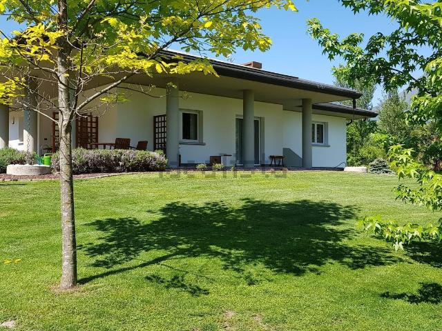 Case e ville in vendita di 290 m²