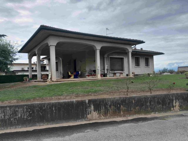 Case e ville in vendita di 290 m²