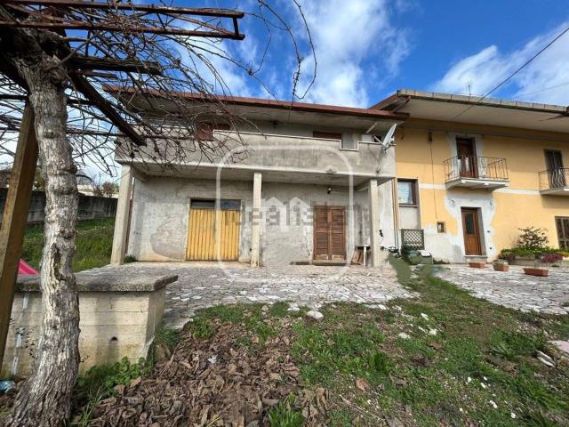 Case e ville in vendita di 290 m² in Via Colubro, 86