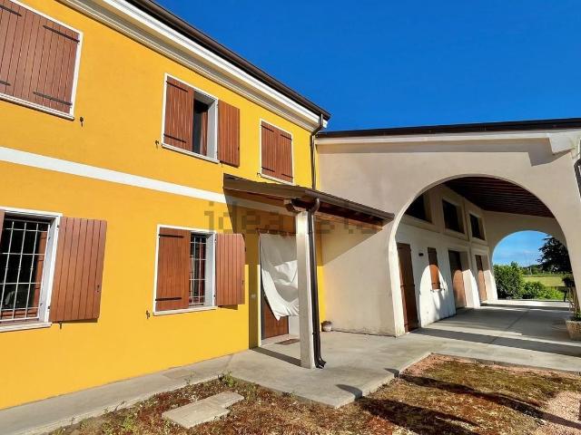 Case e ville in vendita di 290 m² in Via Cantone