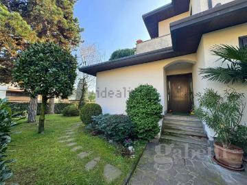 Case e ville in vendita di 290 m² in Via Cardinale Massaia, 20