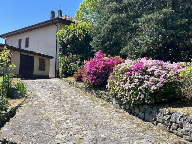 Case e ville in vendita di 290 m² in Via Cascine, 2