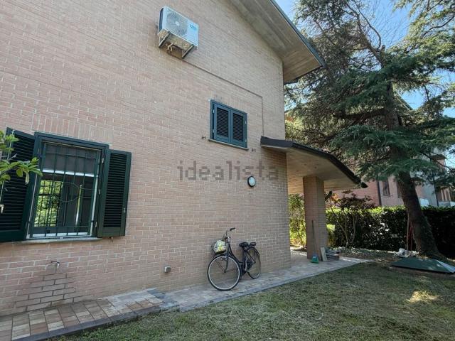 Case e ville in vendita di 290 m² in Via Chiozzo, 41