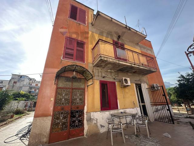 Case e ville in vendita di 290 m² in Via Al Casale Settimo, 12