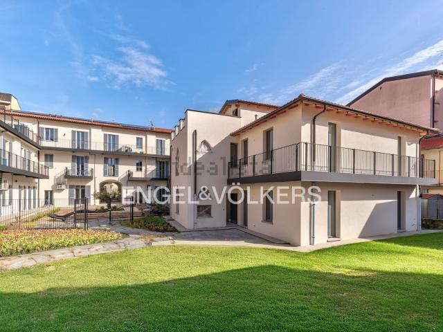 Case e ville in vendita di 290 m² in Via Azzone Visconti