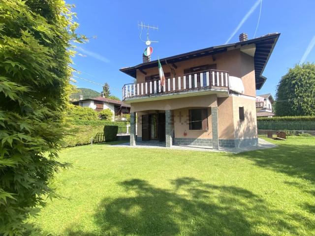 Case e ville in vendita di 290 m² in Via Boffalora, 27
