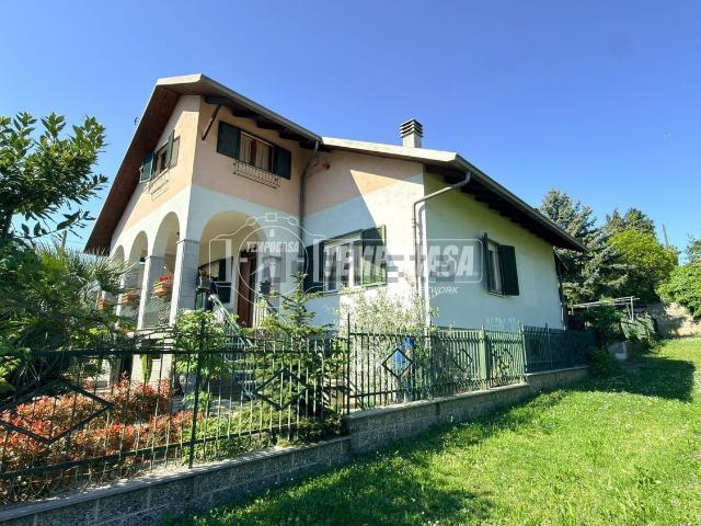 Case e ville in vendita di 290 m² in Via Buttigliera