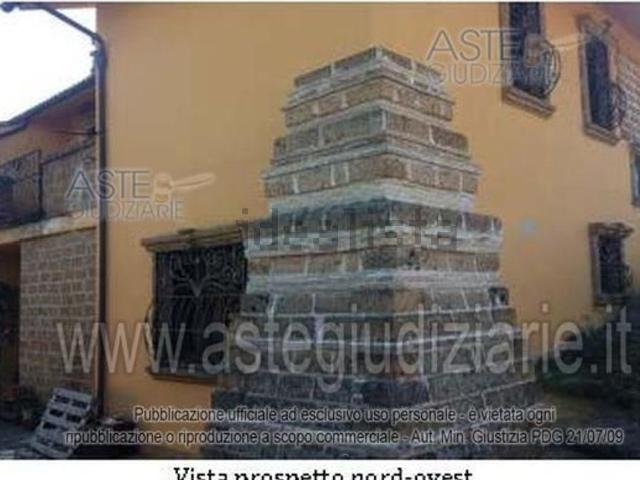 Case e ville in vendita di 290 m² in Via G. Almirante, 18