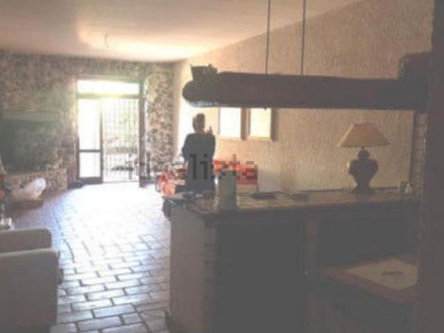 Case e ville in vendita di 290 m² in Via G. Almirante