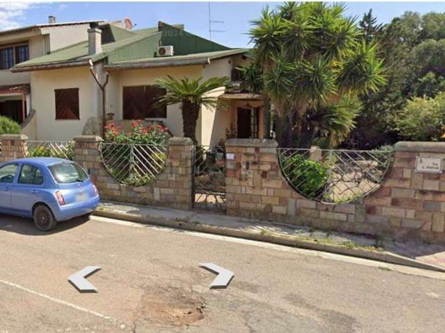 Case e ville in vendita di 290 m² in Via G. Pintor, 2