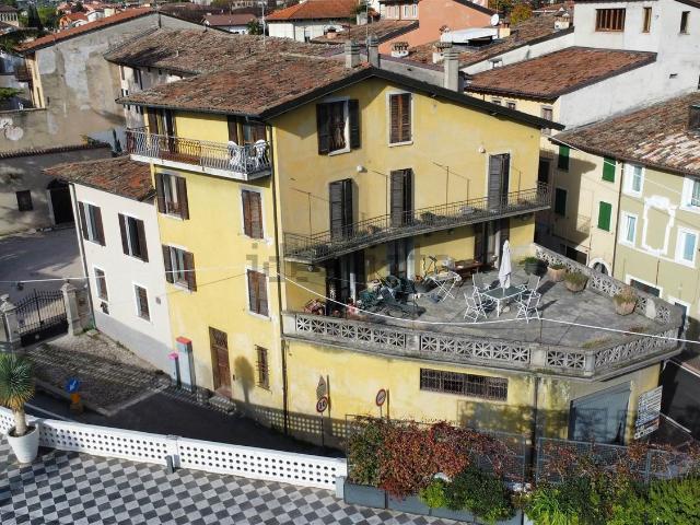 Case e ville in vendita di 290 m² in Via Garibaldi