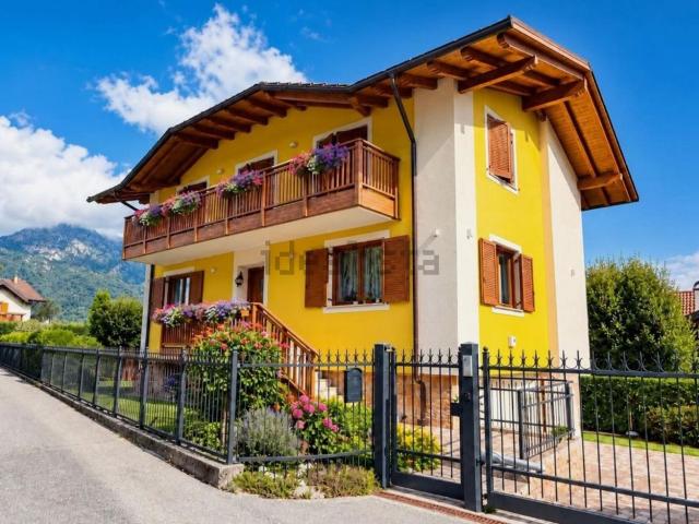 Case e ville in vendita di 290 m² in Via Doss del Bue, 62