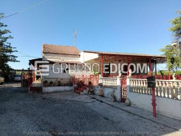 Case e ville in vendita di 290 m² in Via del Lido