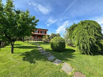 Case e ville in vendita di 290 m² in Via della Chiesa IX