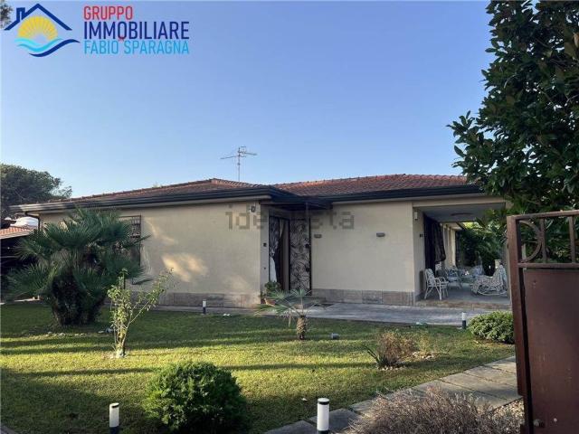 Case e ville in vendita di 290 m² in Via della Margherita