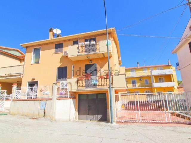 Case e ville in vendita di 290 m² in Via della Repubblica