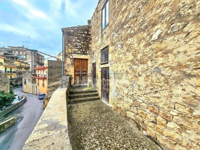 Case e ville in vendita di 290 m² in Via Fontana