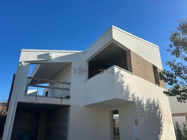 Case e ville in vendita di 290 m² in Via J. Ruffini, 6
