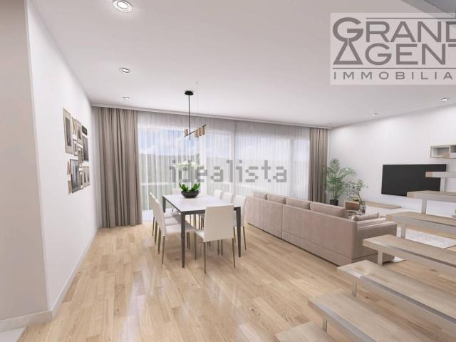Case e ville in vendita di 290 m² in Via Lungadige Attiraglio, 50
