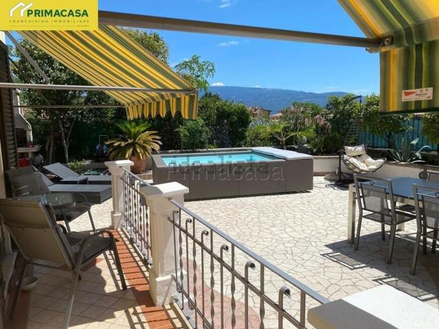 Case e ville in vendita di 290 m² in Via Montemaderno, 8