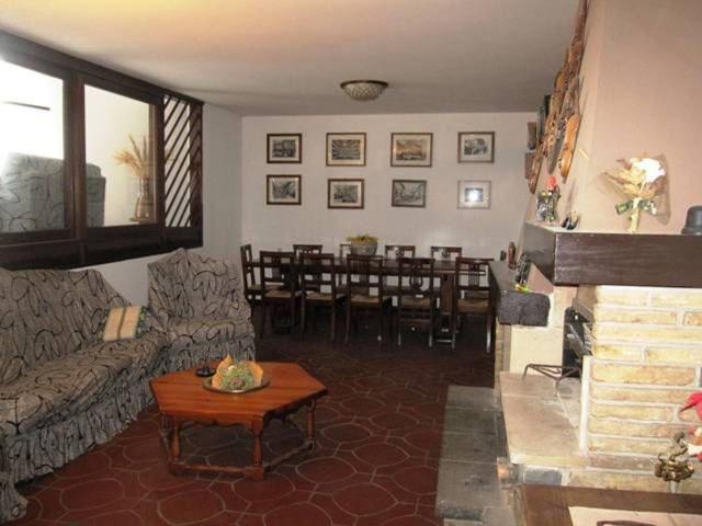 Case e ville in vendita di 290 m² in Via Monterocco