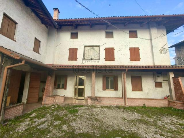 Case e ville in vendita di 290 m² in Via Mortegliano, 28