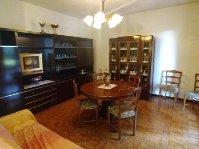 Case e ville in vendita di 290 m² in Via Naviglio Nord