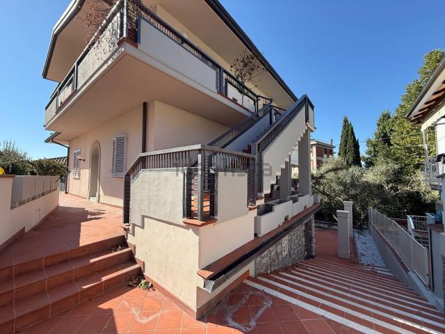 Case e ville in vendita di 290 m² in Via Niccolò Paganini