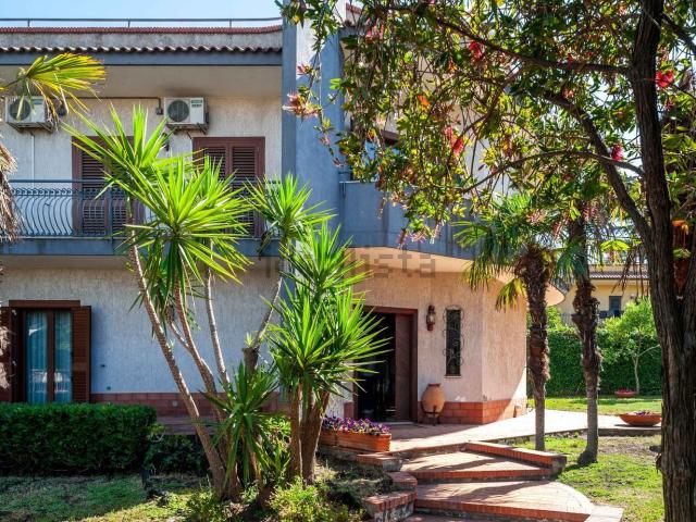 Case e ville in vendita di 290 m² in Via San Tommaso