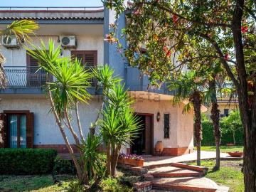 Case e ville in vendita di 290 m² in Via San Tommaso