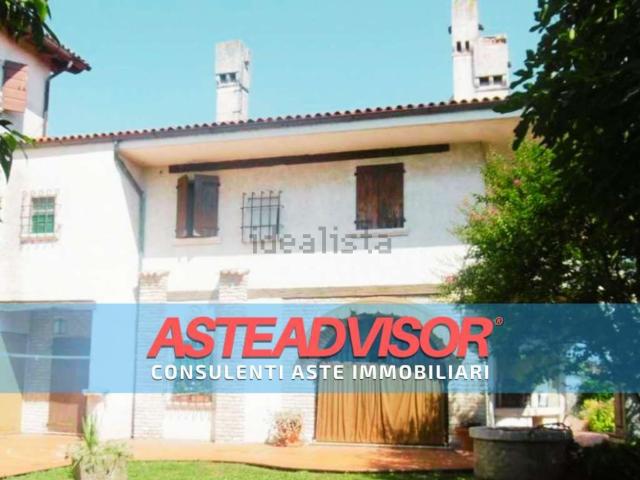 Case e ville in vendita di 290 m² in Via Sant&apos Elisabetta, 43