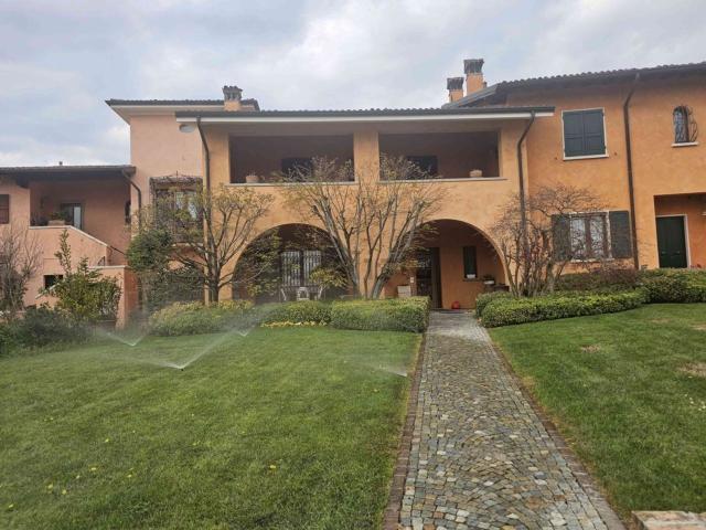 Case e ville in vendita di 290 m² in Via Santolino