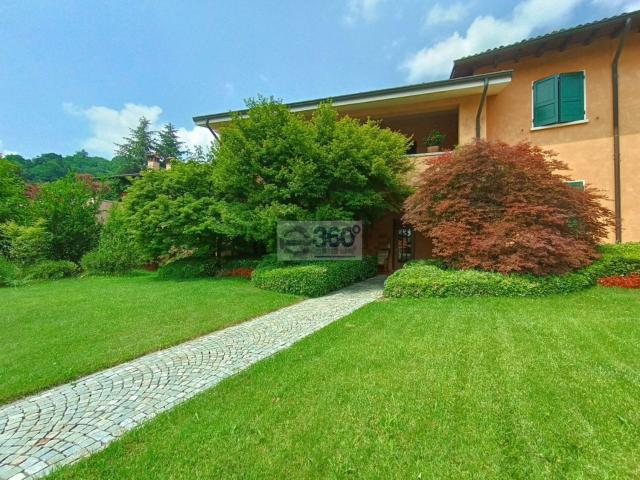 Case e ville in vendita di 290 m² in Via Santolino