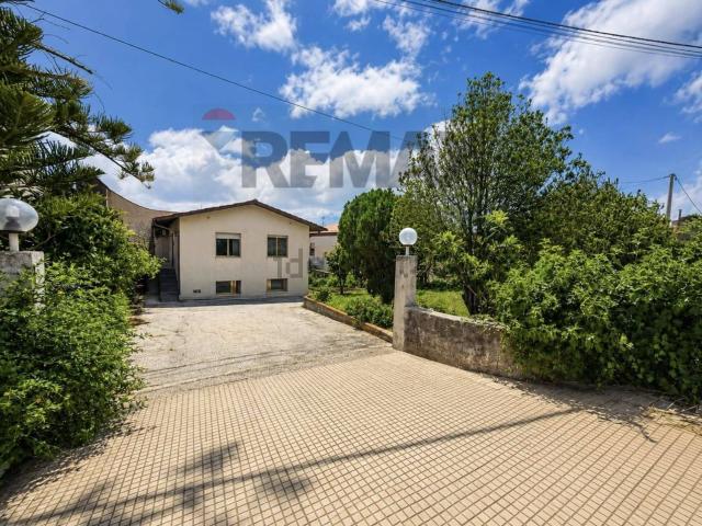 Case e ville in vendita di 323 m² in Via Sicilia, 125
