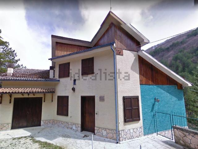 Case e ville in vendita di 290 m² in Via Pescara