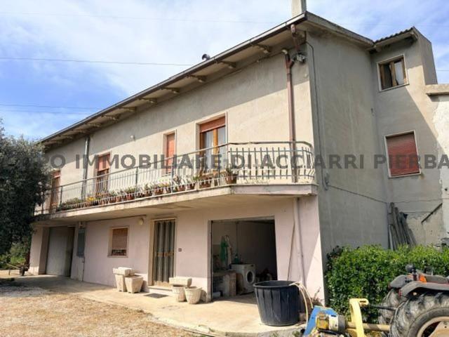 Case e ville in vendita di 290 m² in Via Piana Santi