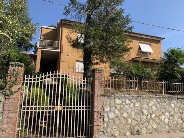 Case e ville in vendita di 290 m² in Via Pietro da Cortona