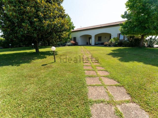 Case e ville in vendita di 290 m²