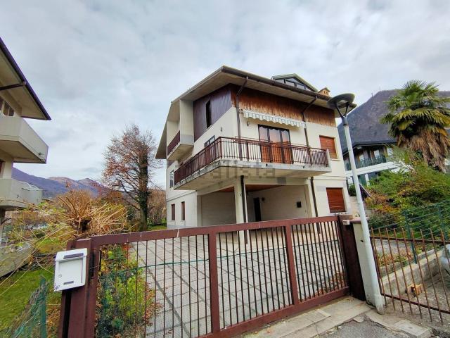 Case e ville in vendita di 290 m² in Viale Aldo Moro