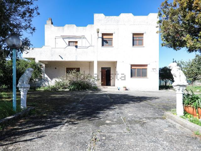 Case e ville in vendita di 290 m² in Viale dei Gigli