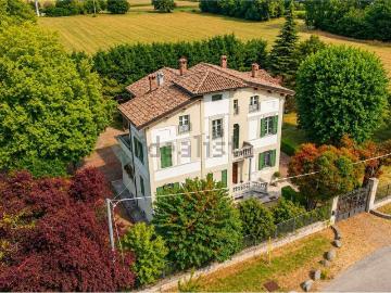 Case e ville in vendita di 290 m² in Frazione Priorato