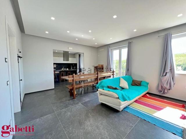 Case e ville in vendita di 290 m² in Frazione Rivalta Formica