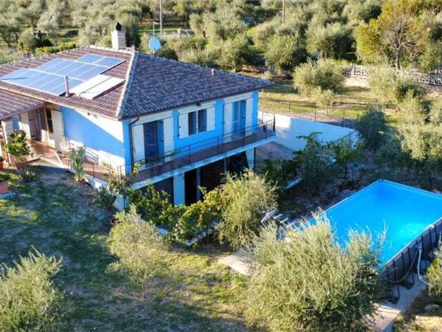 Case e ville in vendita di 290 m² in Strada di Pietrara, 4