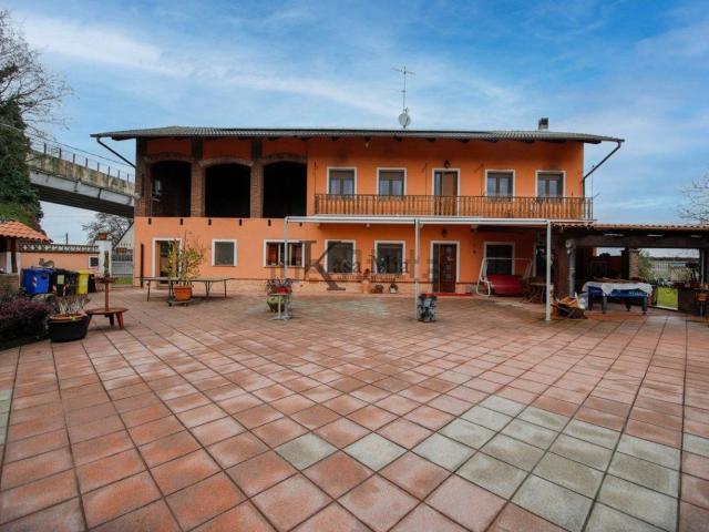 Case e ville in vendita di 290 m² in Strada Est. del Veuchio
