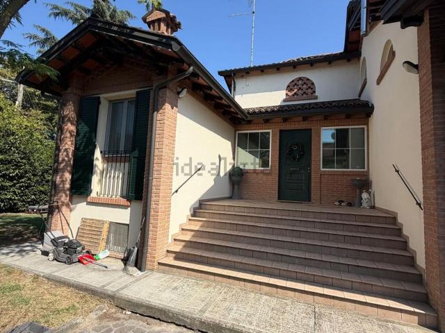 Case e ville in vendita di 290 m² in Strada Langhirano, 313